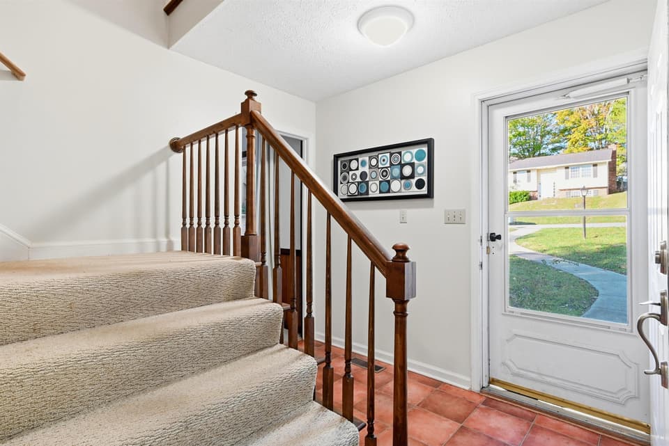 401 Stonegate Drive, photo 7 of 40