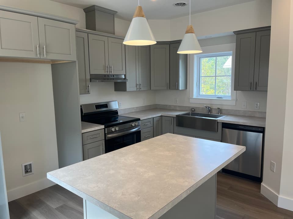 7012 Apple Lane, photo 2 of 7